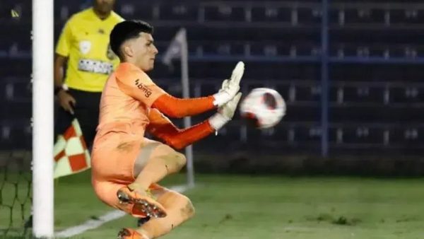 goleiro-da-base-do-corinthians-defende-3-penaltis-em-classico-e-explica-tecnica
