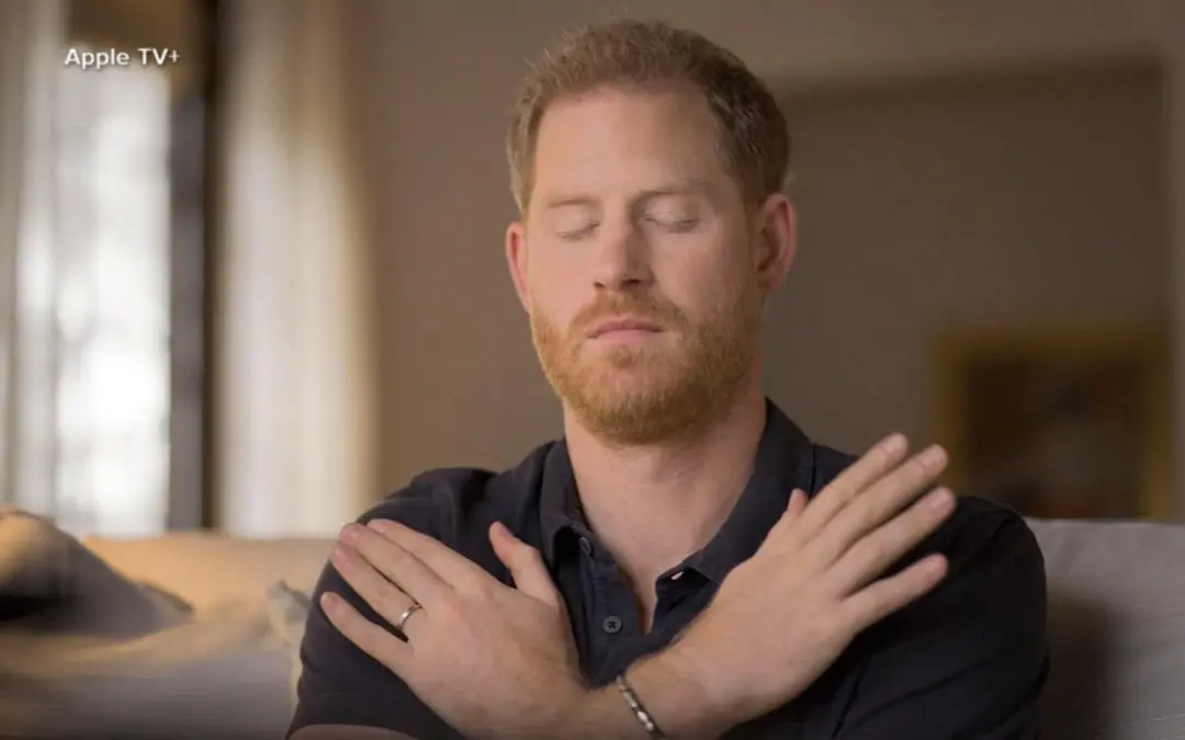 abraco-da-borboleta:-como-fazer-a-tecnica-que-pode-te-acalmar-em-5-minutos