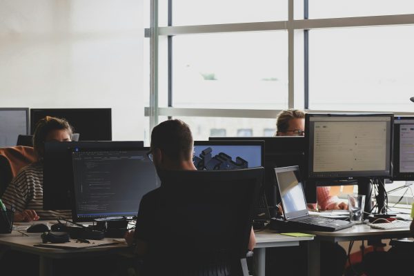 veja-praticas-de-saude-para-ter-mais-bem-estar-no-ambiente-de-trabalho