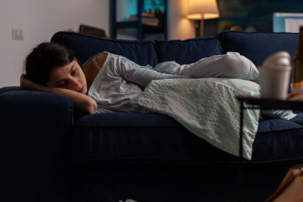 sindrome-do-domingo-a-noite:-entenda-o-que-e-e-como-superar