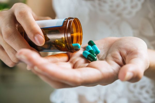 um-terco-dos-pacientes-ainda-toma-antibiotico-sem-receita,-mostra-estudo