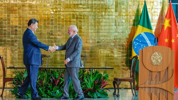 lula-diz-a-xi-jinping-que-brasil-e-parceiro-neutro