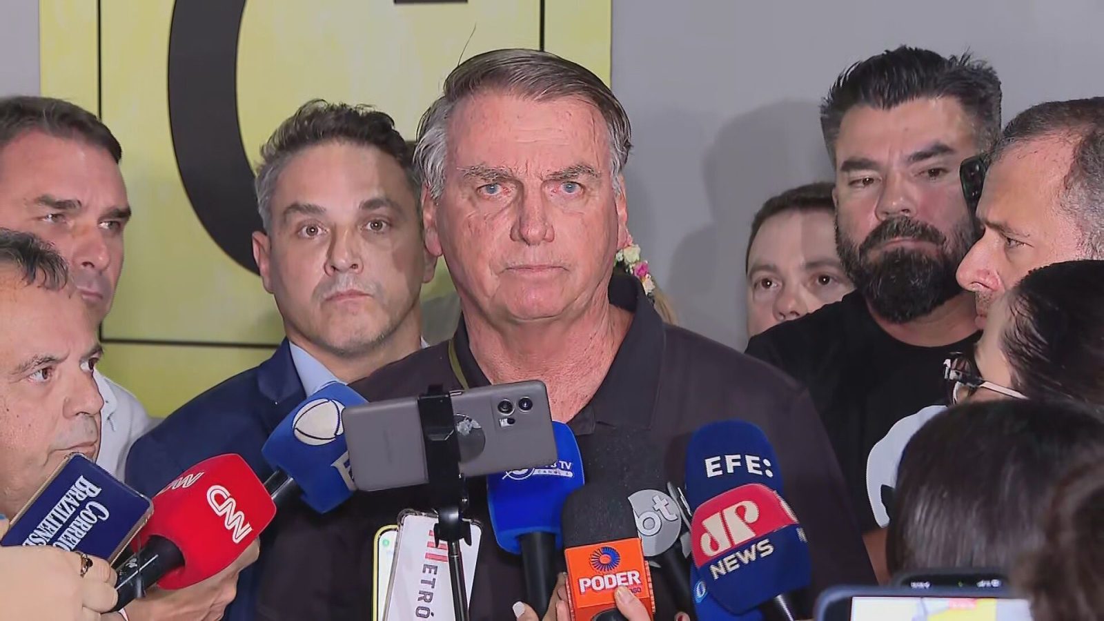 “a-palavra-golpe-nunca-esteve-no-meu-dicionario”,-diz-bolsonaro-apos-ser-indiciado-pela-pf