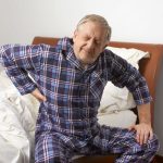 dor-nas-costas-e-sedentarismo:-idosos-estao-em-maior-risco-desta-correlacao