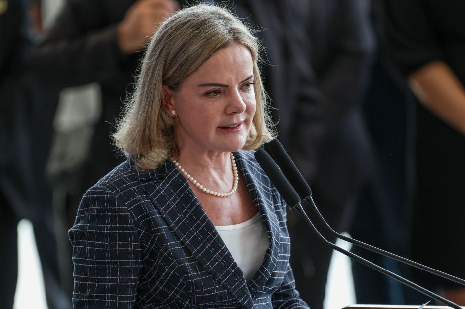 gleisi-assume-articulacao-com-desafio-imediato-de-aprovar-orcamento