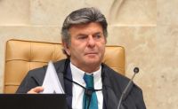 nunes-marques-pede-vista-e-adia-julgamento-de-carla-zambelli-no-stf