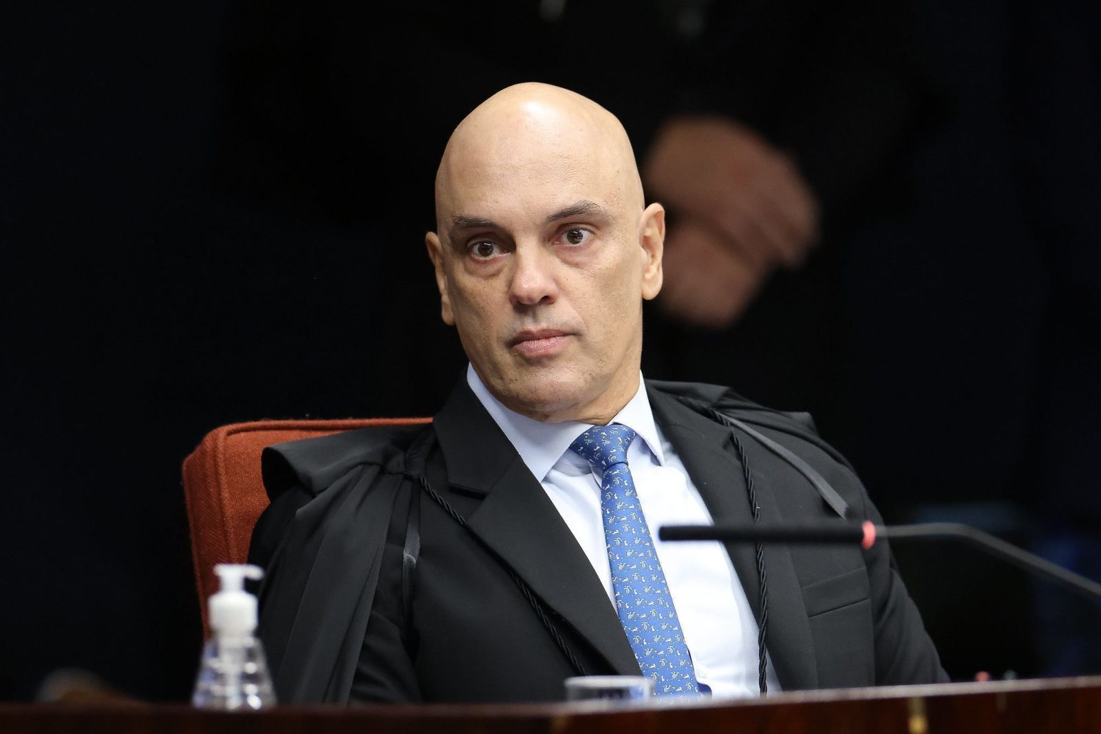 moraes:-narrativa-sobre-velhinhas-com-a-biblia-na-mao-no-8/1-e-“mentirosa”