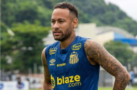 em-tratamento-de-lesao,-neymar-pedala-com-luciano-hang