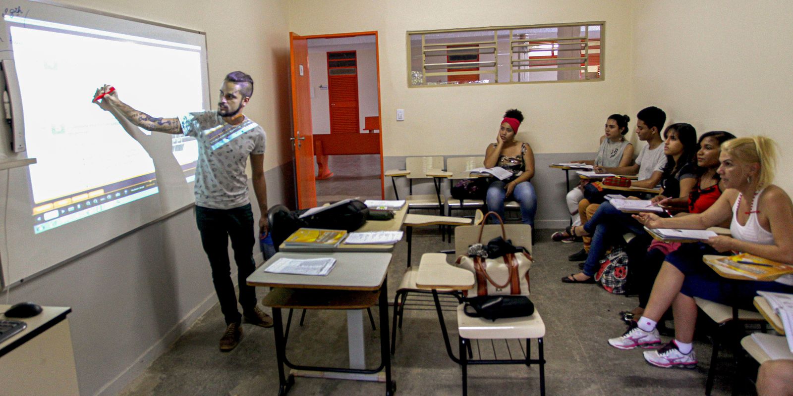 pe-de-meia:-nascidos-em-marco-e-abril recebem-hoje-incentivo-matricula