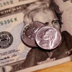 dolar-sobe-para-r$-5,83-apos-retaliacao-da-china-a-tarifas-de-trump