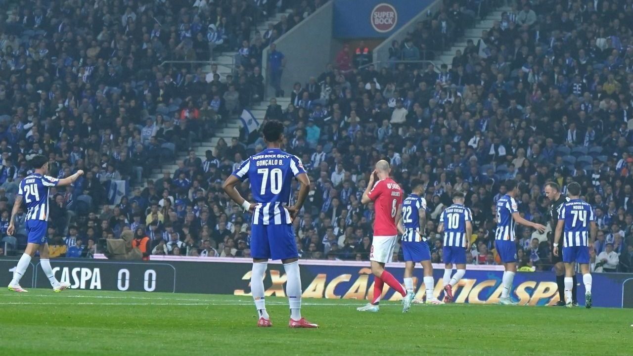jogadores-do-porto-recebem-castigo-inusitado-apos-goleada-para-o-benfica