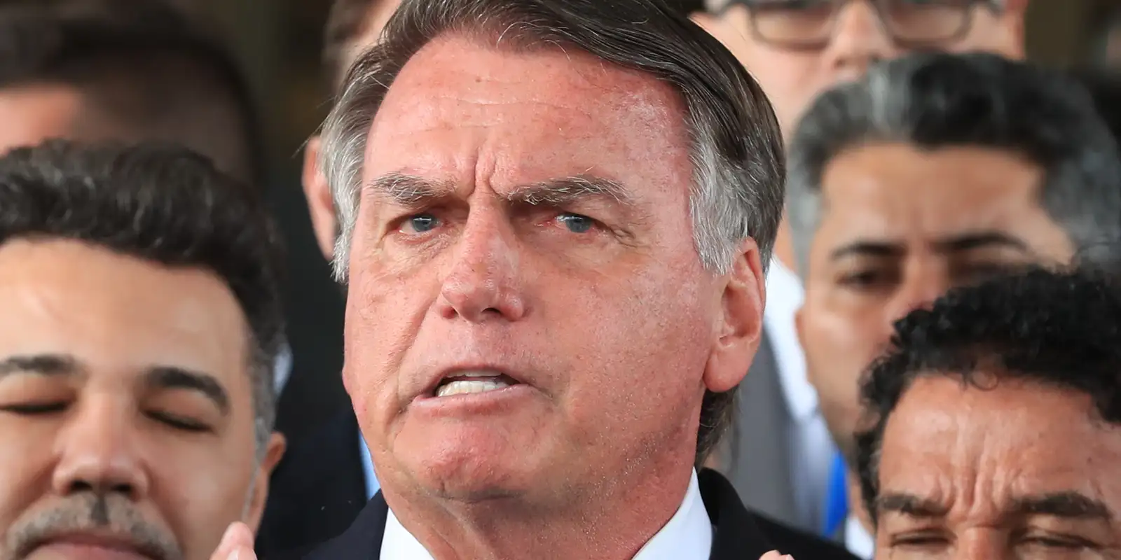 bolsonaro-passa-por-cirurgia-no-intestino-neste-domingo