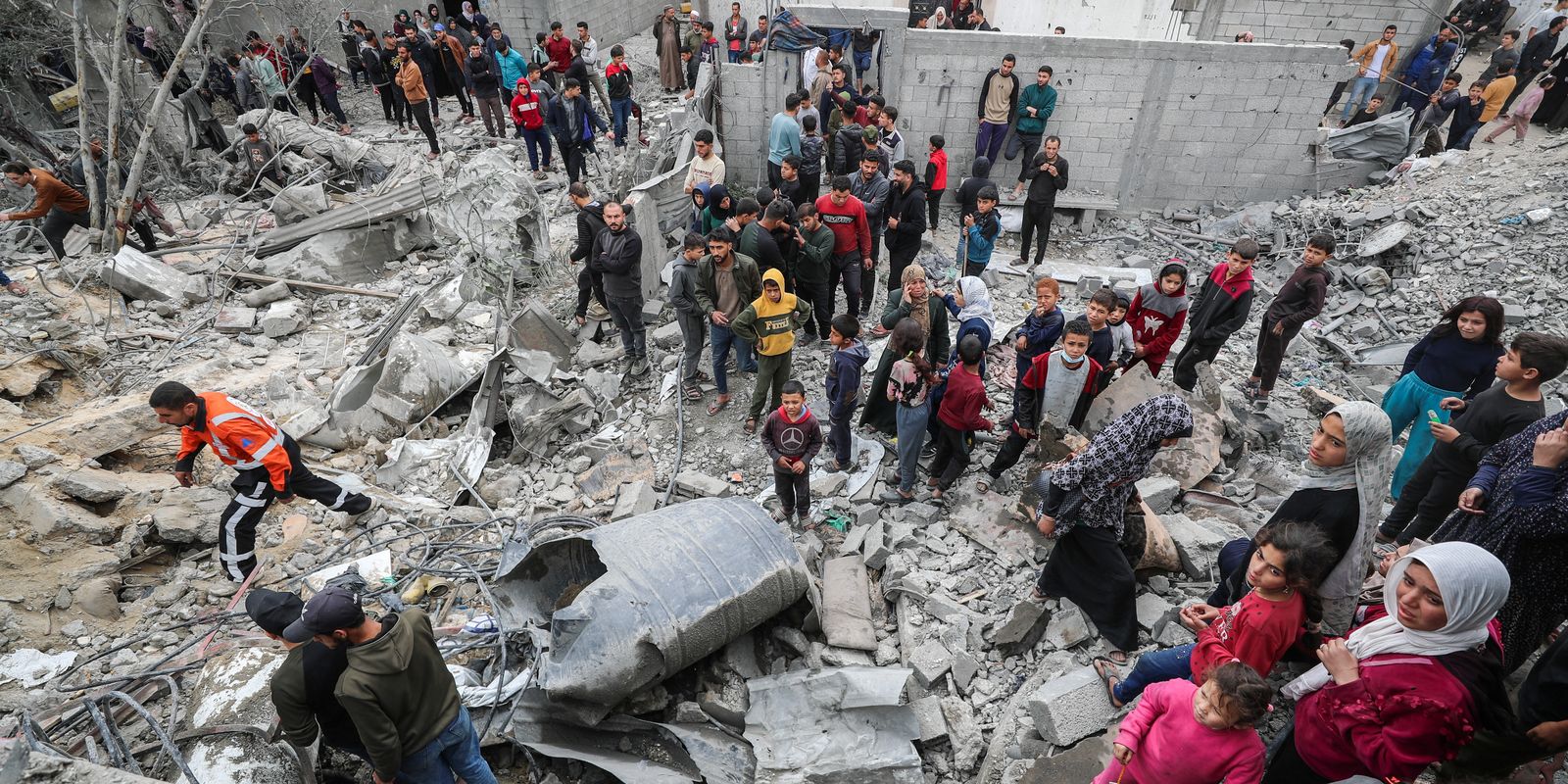 ataques-aereos-israelenses-matam-10-em-escola-com-desabrigados