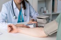 “pe-de-ozempic”:-efeito-colateral-do-medicamento-“entrega”-idade-de-famosa