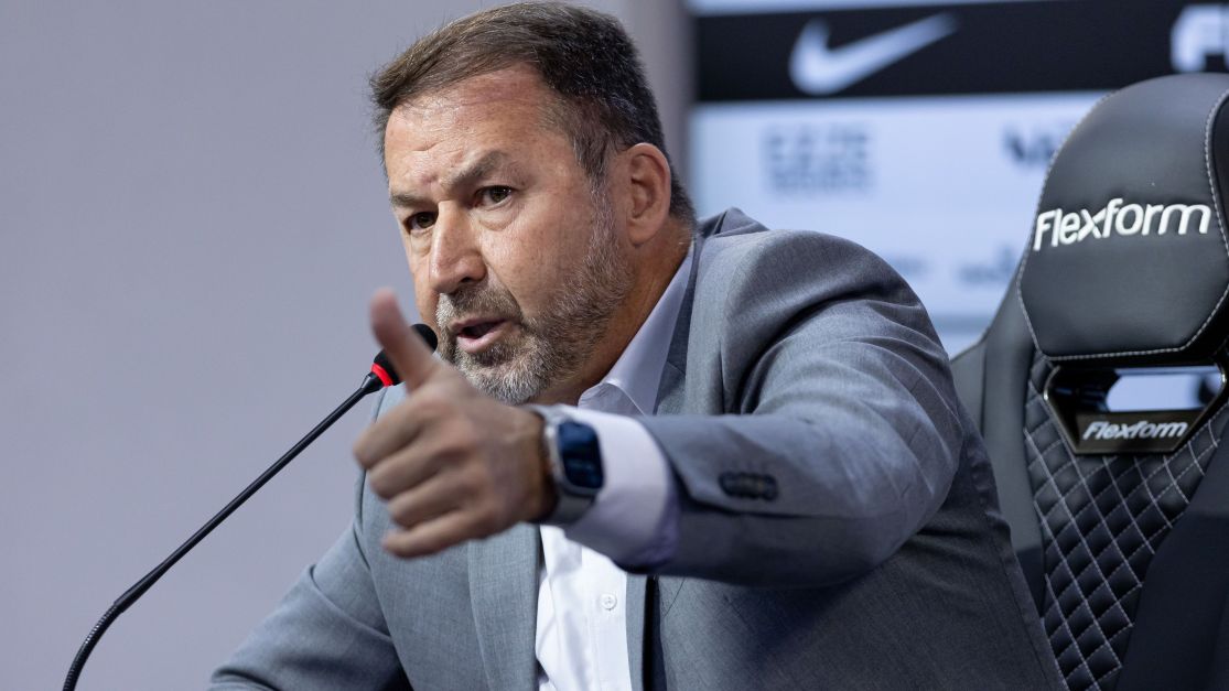 diretor-do-corinthians-defende-augusto-melo:-“numeros-sao-bons”