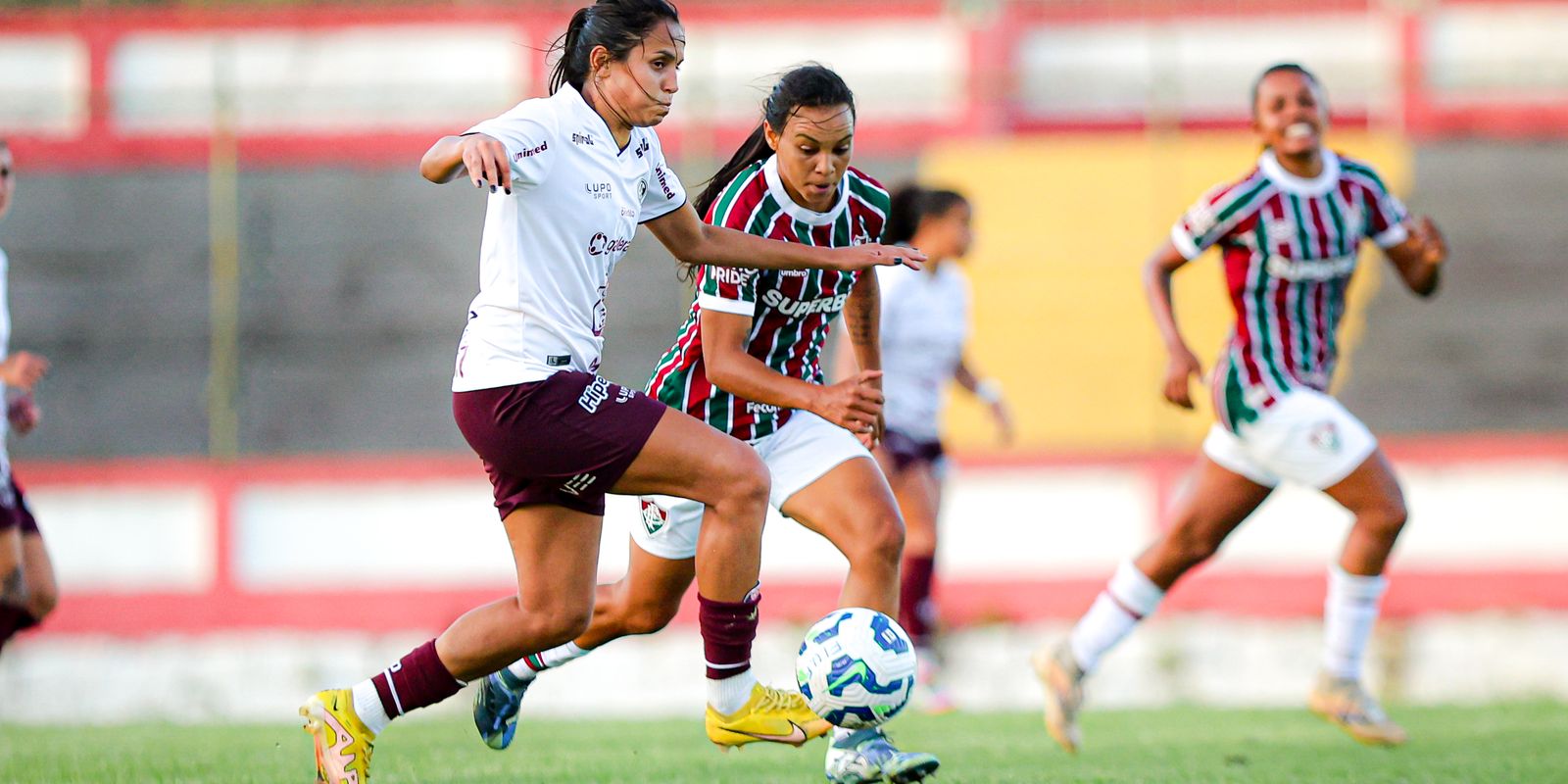 em-jogo-transmitido-pela-tv-brasil,-ferroviaria-e-flu-ficam-no-1-a-1