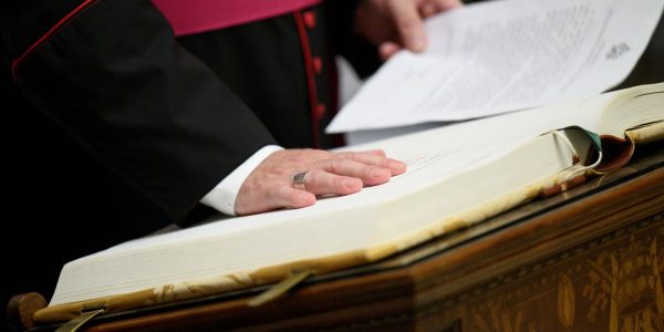 cardeais-entram-em-reclusao-antes-do-conclave-para-eleger-novo-papa