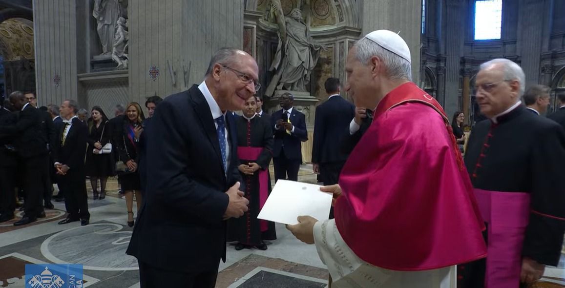 alckmin-entrega-ao-papa-convite-para-cop30