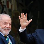 ucrania-e-russia-nao-podem-ser-tratados-em-pe-de-igualdade,-diz-macron