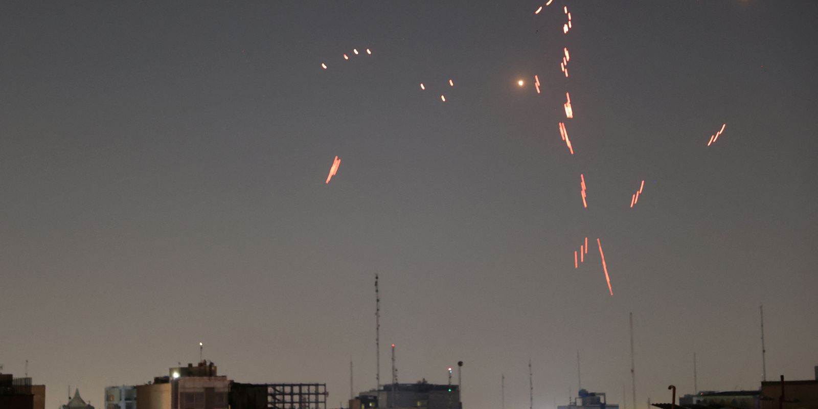 embaixada-comeca-a-identificar-brasileiros-que-querem-deixar-israel