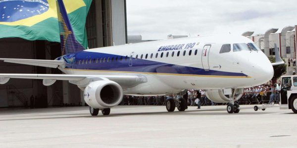 tarifaco-de-trump-deixa-de-fora-avioes,-minerios-e-suco-de-laranja