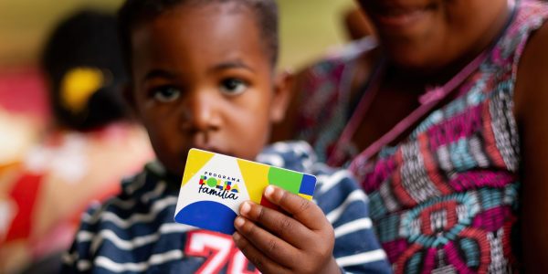 caixa-paga-bolsa-familia-a-beneficiarios-com-nis-de-final-7