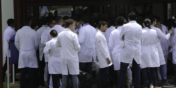 revalida-2025/2:-prazo-para-envio-de-diploma-medico-termina-hoje