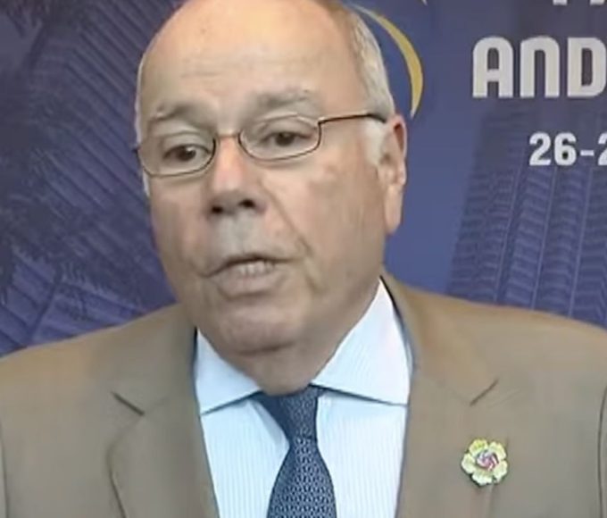 reunioes-para-suspender-tarifaco-comecam-ainda-hoje,-diz-mauro-vieira