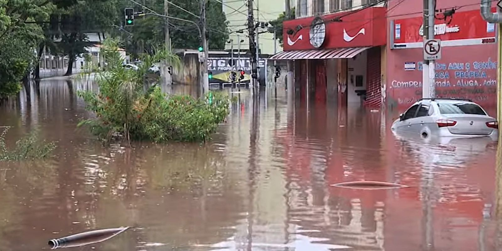 domingo-de-finados-comeca-com-chuva-em-sao-paulo