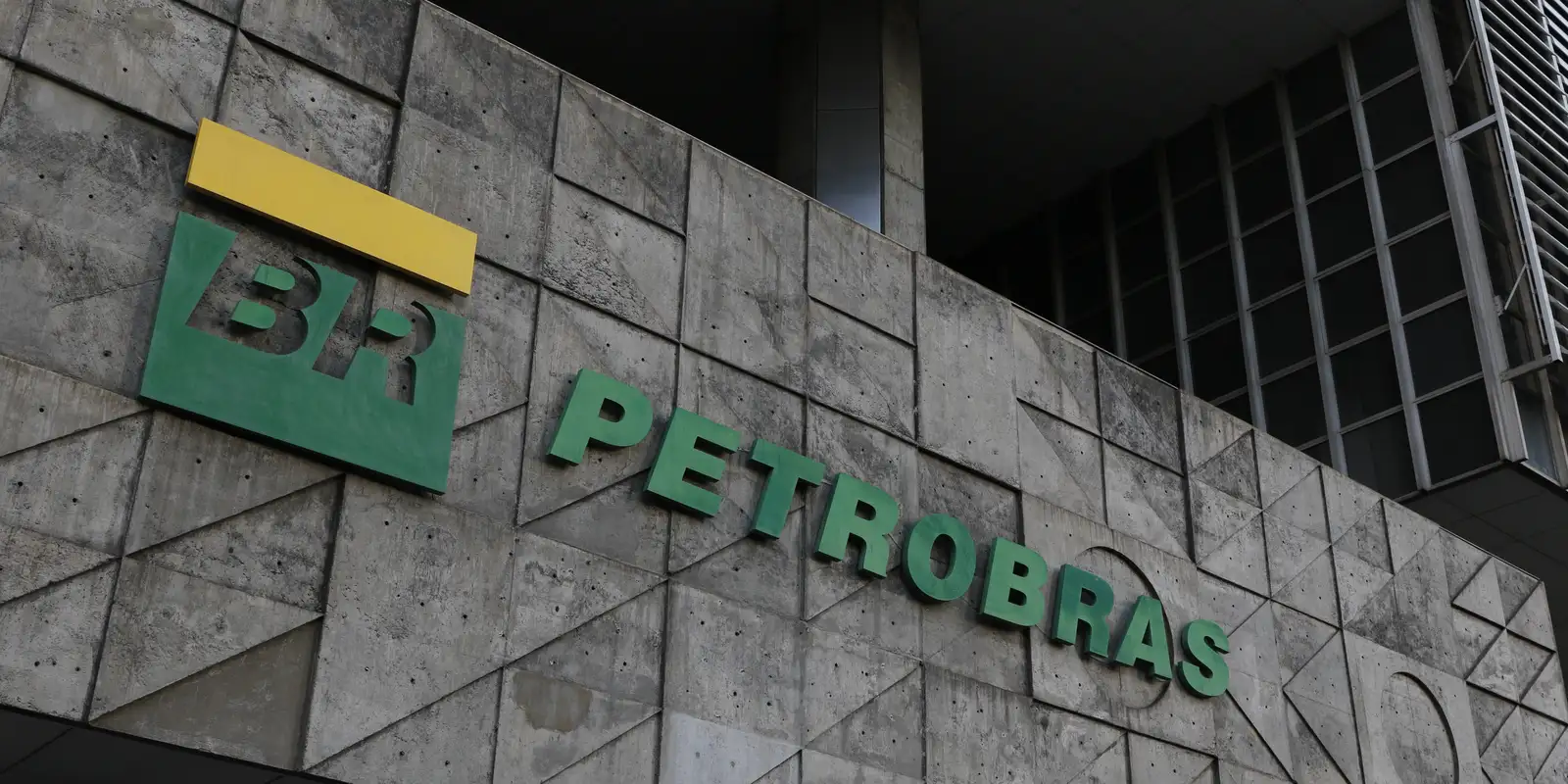 petrobras-aprova-plano-de-demissao-voluntaria-para-ate-1,1-mil-pessoas