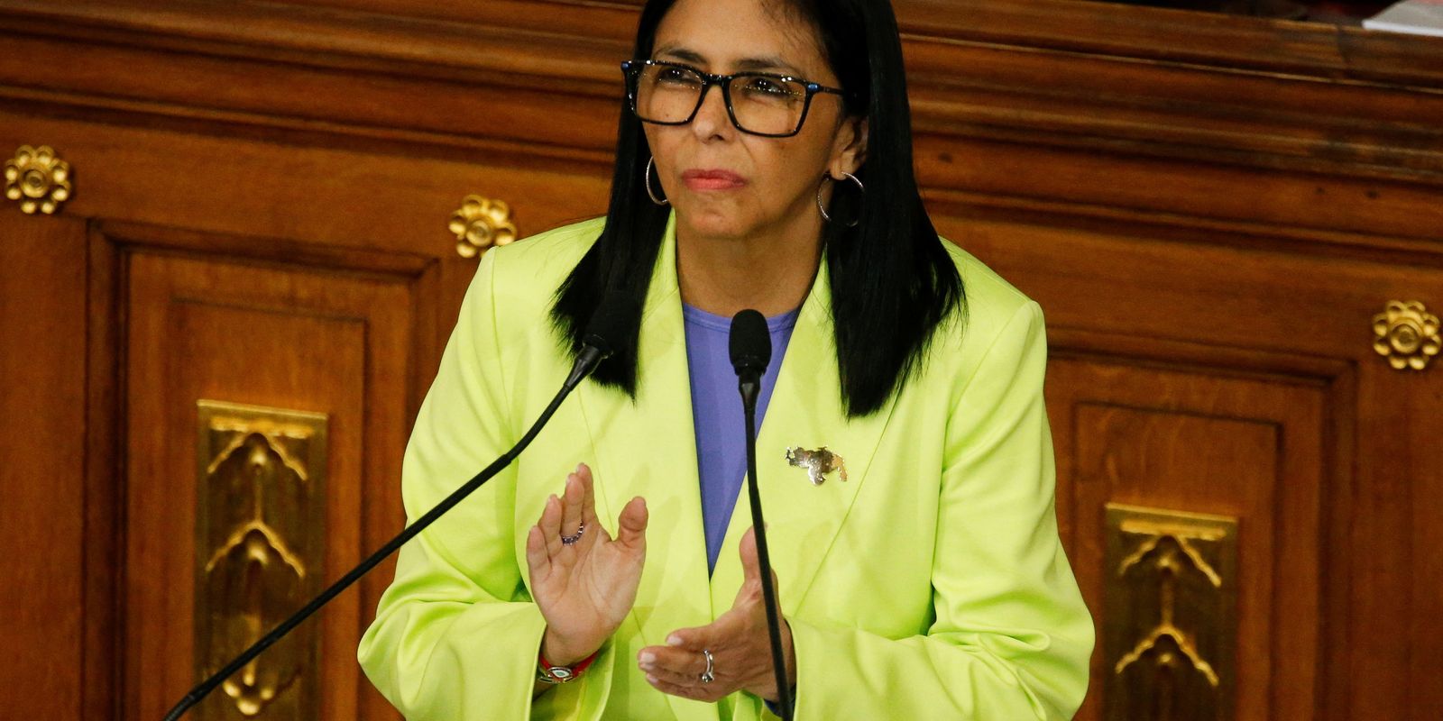 “basta-de-ordens-de-washington”,-diz-presidente-interina-da-venezuela