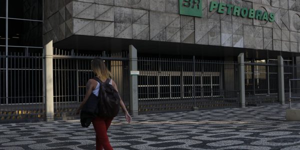 petrobras-diz-que-pode-reduzir-impacto-da-alta-do-petroleo-no-brasil
