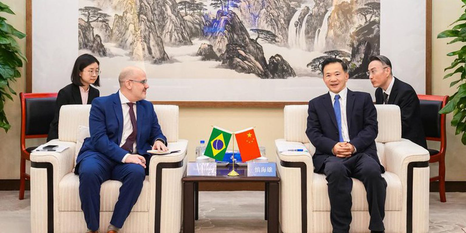 ebc-firma-parceria-inedita-com-china-media-group