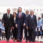 sem-acordo-de-paz-entre-eua-e-ira,-trump-promete-fechar-ormuz