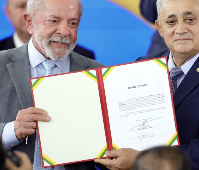 jose-guimaraes-assume-ministerio-e-fala-em-“derrotar-o-fascismo”