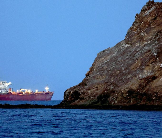 iranianos-ameacam-bloquear-comercio-maritimo-apos-cerco-naval-dos-eua