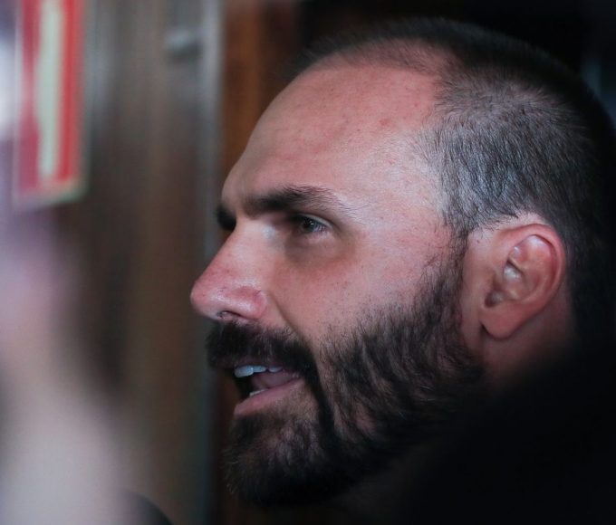 moraes-vota-para-condenar-eduardo-bolsonaro-por-difamacao