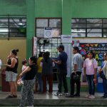 peru:-ultraconservador-e-esquerda-disputam-voto-a-voto-para-2o-turno