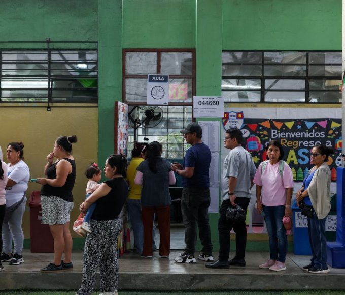 peru:-ultraconservador-e-esquerda-disputam-voto-a-voto-para-2o-turno