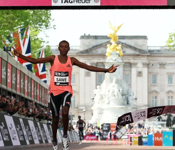 queniano-se-torna-primeiro-atleta-a-correr-maratona-abaixo-de-2-horas