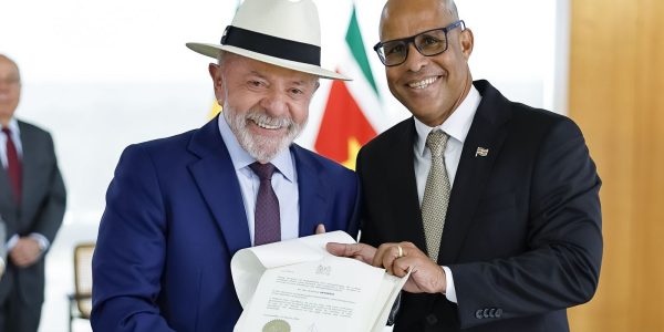 lula-recebe-credenciais-de-sete-novos-embaixadores