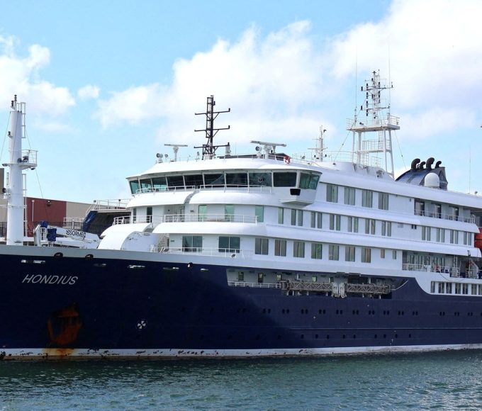 navio-de-cruzeiro-atingido-por-hantavirus-retira-passageiros-doentes