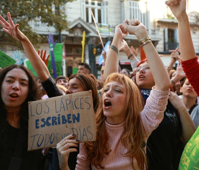 marcha-universitaria-protesta-contra-cortes-de-milei