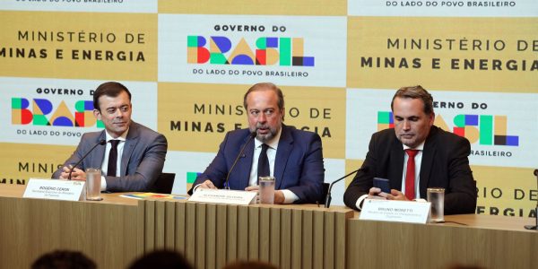governo-cria-subsidio-de-ate-r$-0,89-para-segurar-preco-da-gasolina