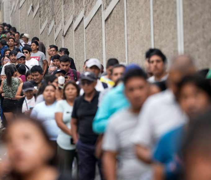 peru:-esquerda-enfrenta-fujimori-em-2o-turno-apos-apuracao-tumultuada