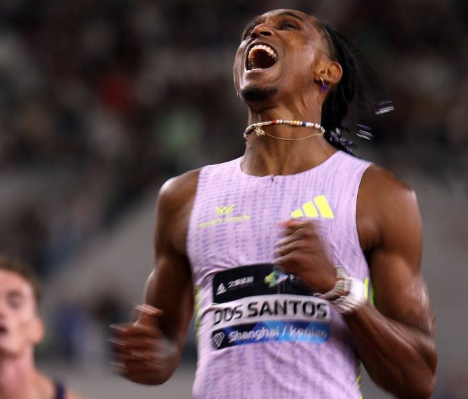 alison-dos-santos-abre-diamond-league-vencendo-recordista-mundial