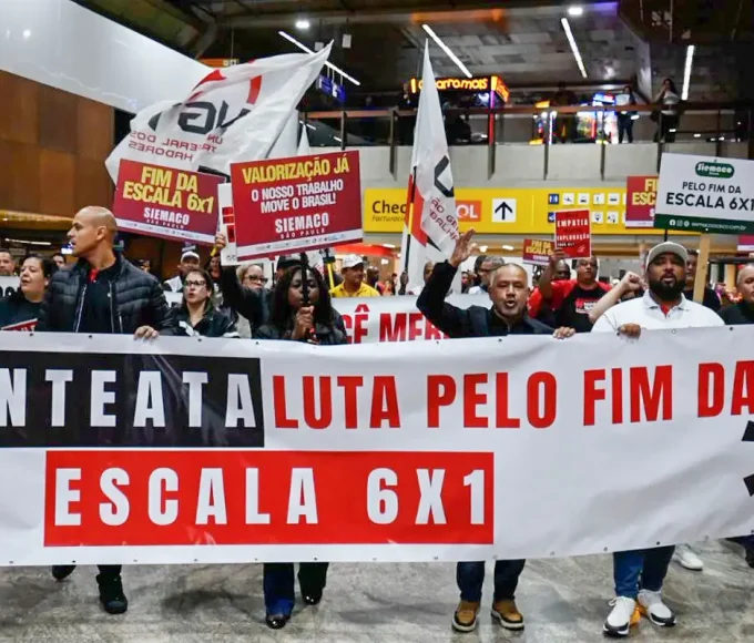 manifestacao-no-aeroporto-de-guarulhos-pede-fim-da-escala-6×1