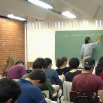 metade-dos-professores-formados-em-ead-tem-desempenho-insuficiente