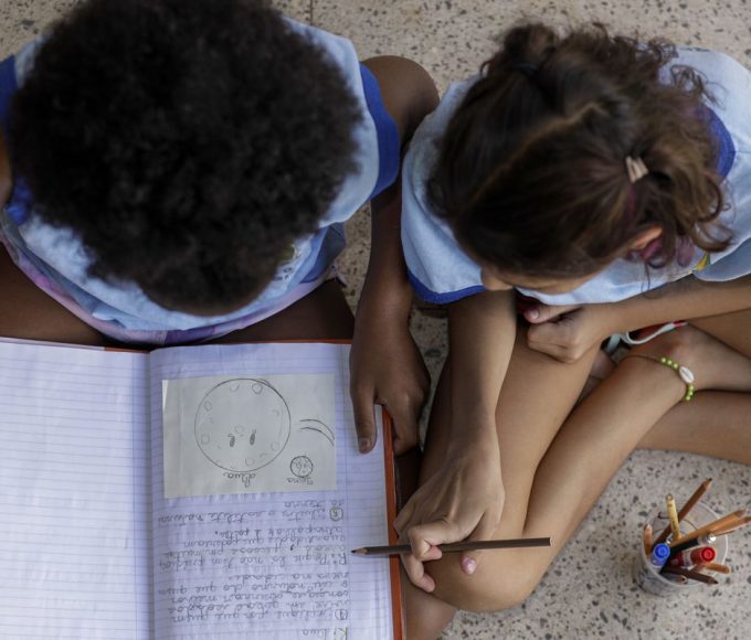 metade-dos-estudantes-nao-ve-debate-antirracista-na-escola,-diz-estudo