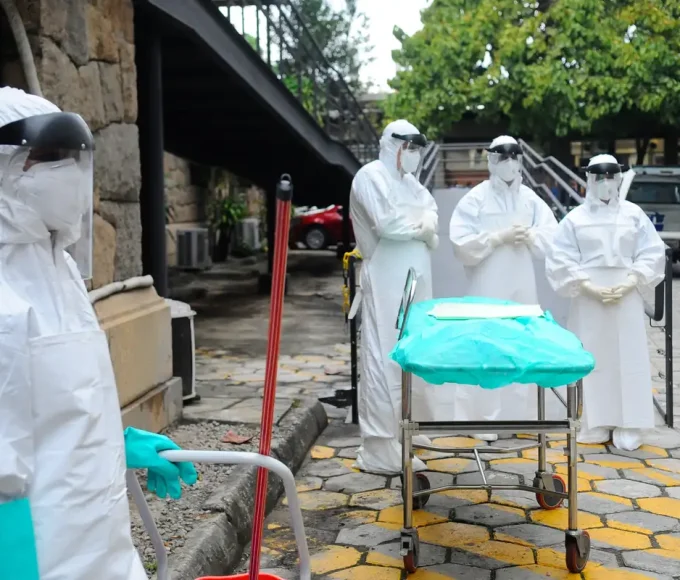 tres-morrem-no-quenia-em-protestos-contra-centro-dos-eua-para-ebola